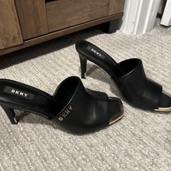 BRAND NEW DKNY HEELS SIZE 9.5