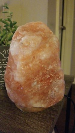 Genuine Himalayan Salt lamp with USB lights up different colors when plugged in