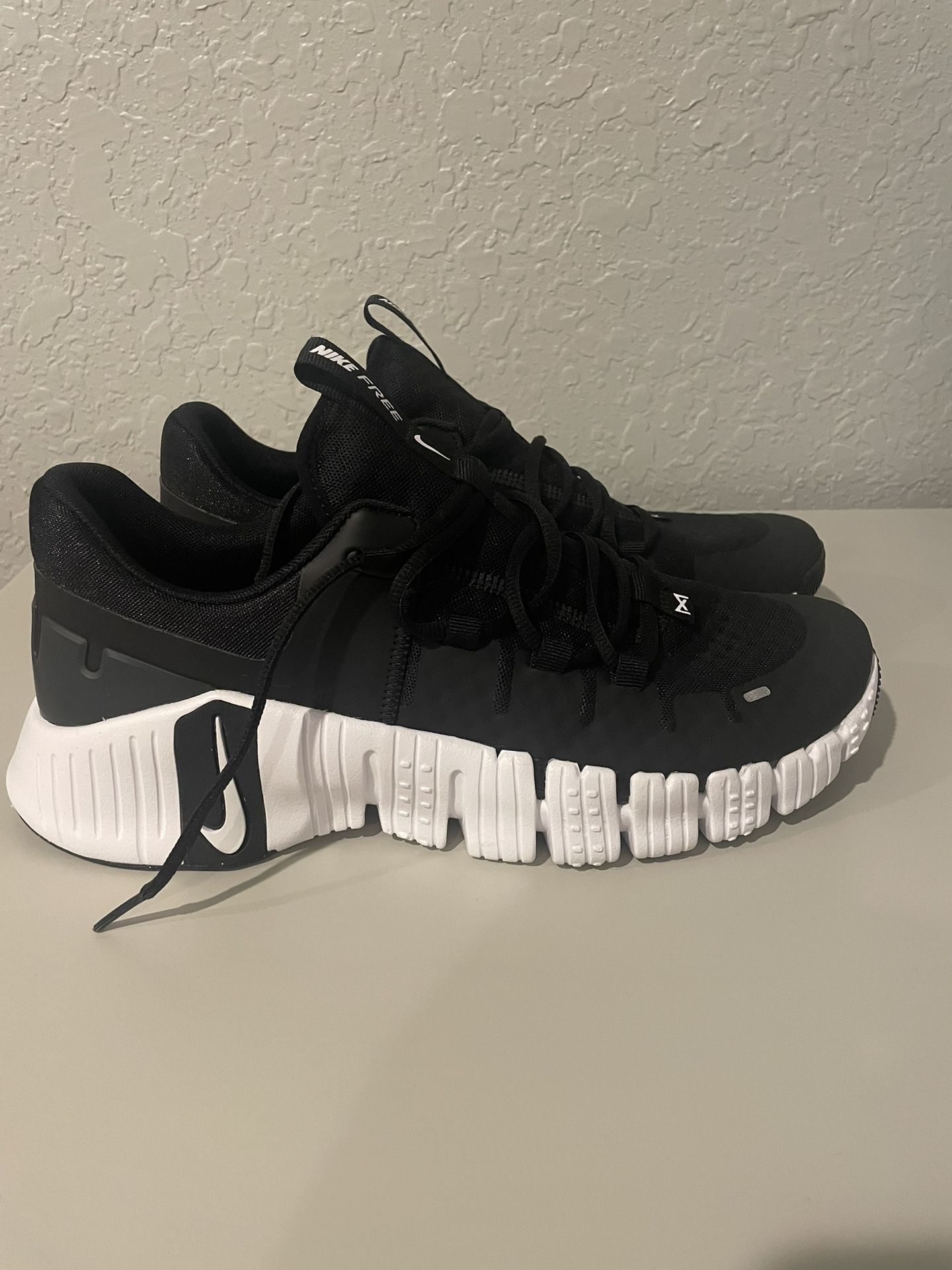 Nike Free Metcon 5 Mens Running Shoes (Black/White/Anthracite) Sz 10.5