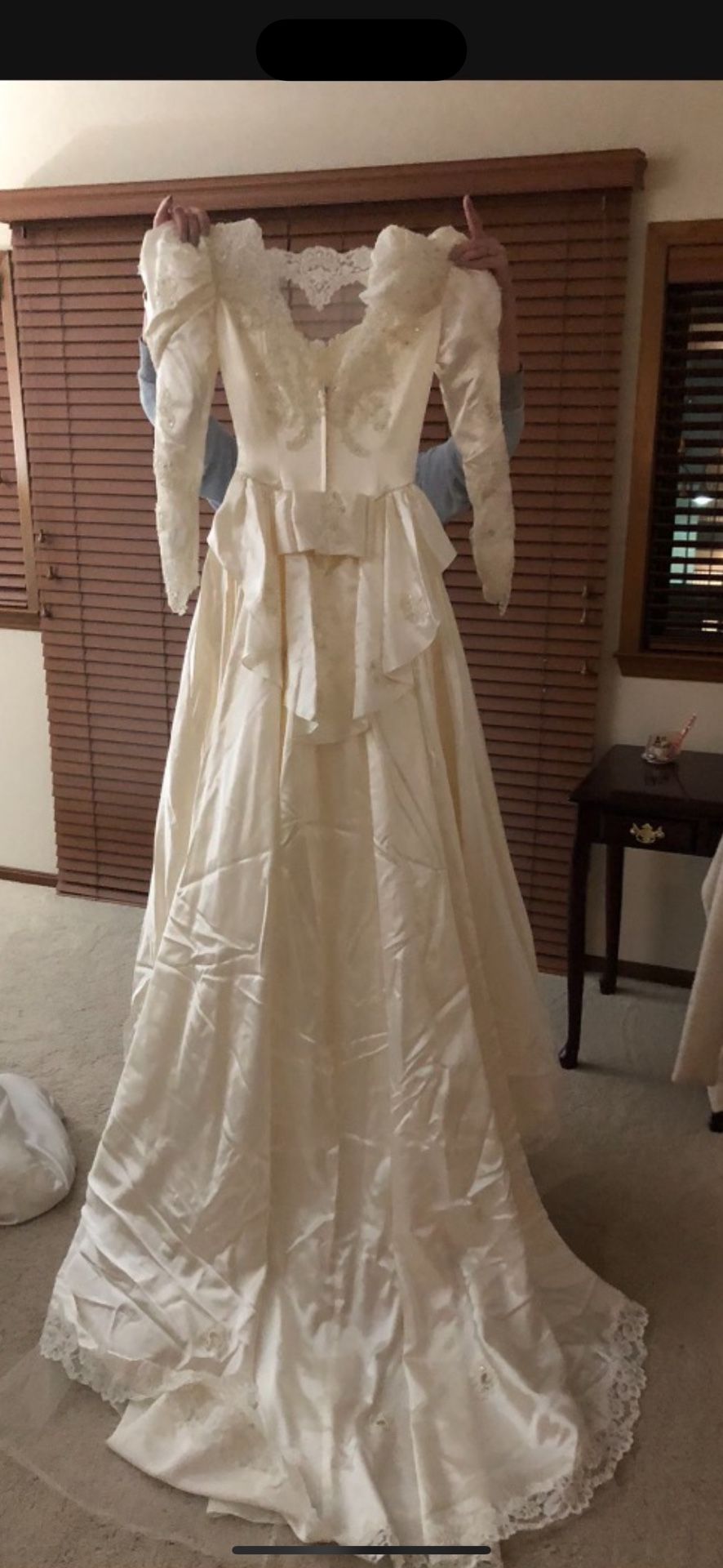 Brand New Wedding Dress Ivory/satin Color