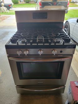 Frigidaire gallery stainless steel stove and under cabinet microwave