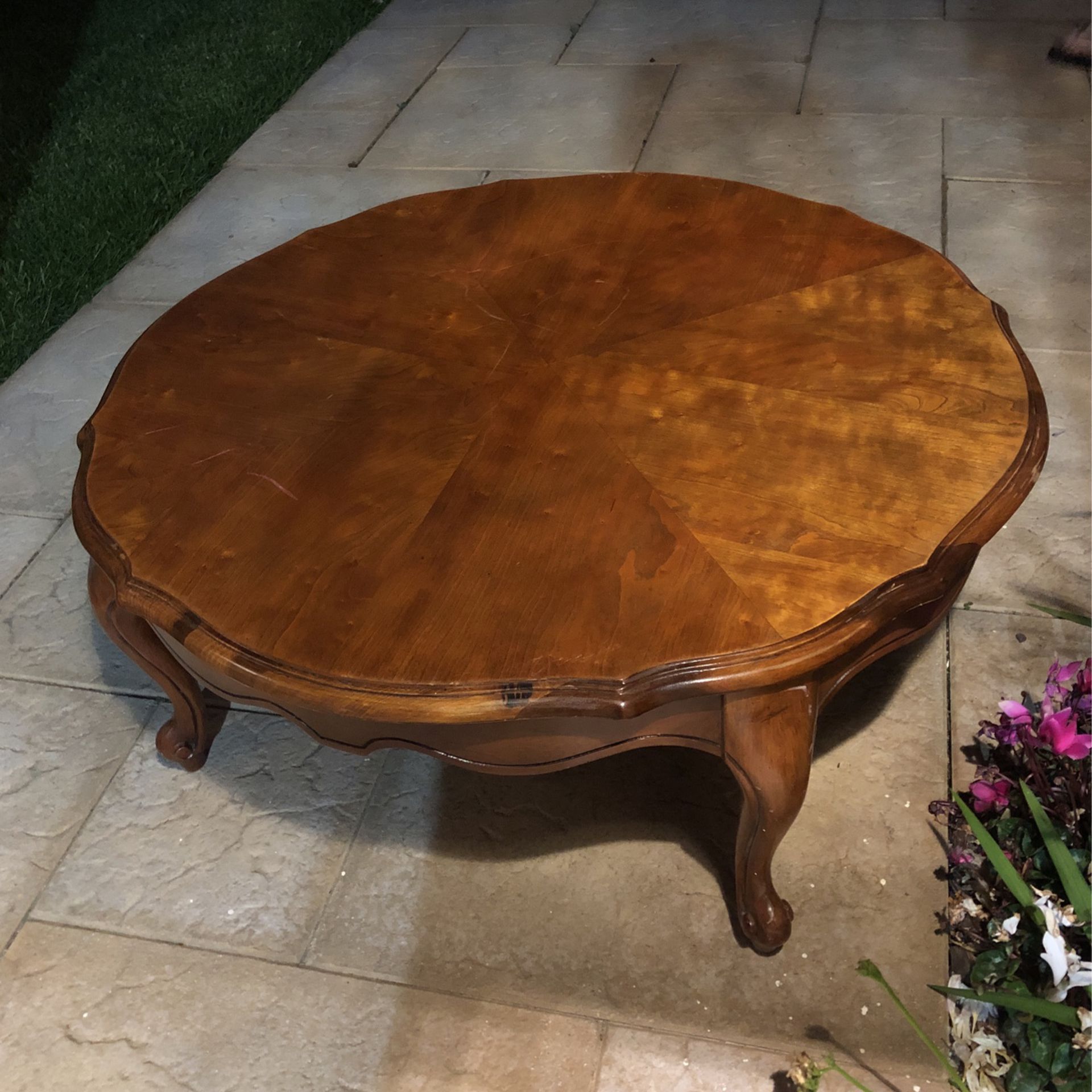 BEAUTIFUL ROUND TABLE