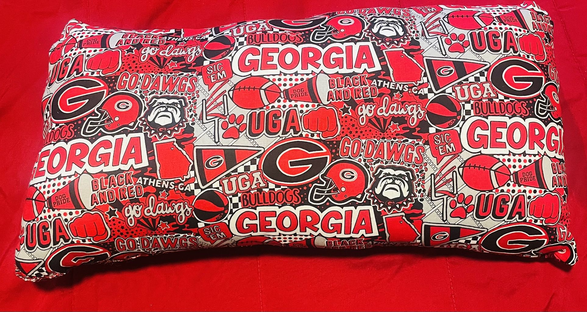 GA Bulldogs Neck Pillow w/ Small Toss Pillow