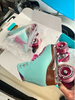 Moxi Beach Bunny Roller Skate Size 4