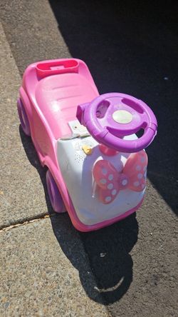 Minnie Mouse Activity Ride-On