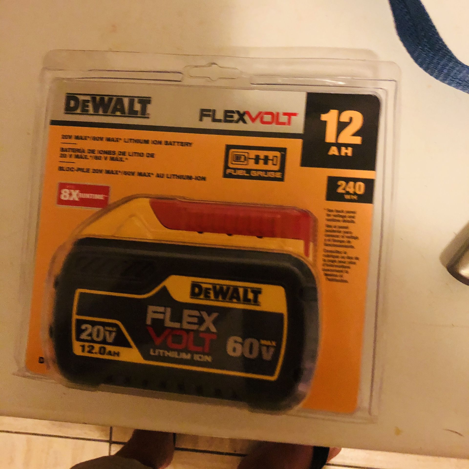 Flexvolt 20v 60 volt Dewalt battery new
