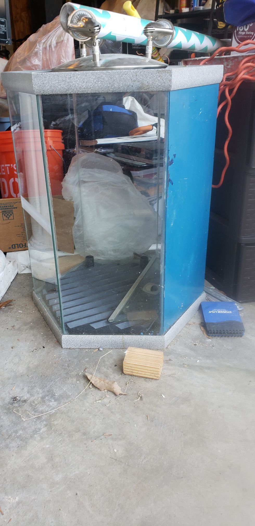 Octagon fish tank and stand