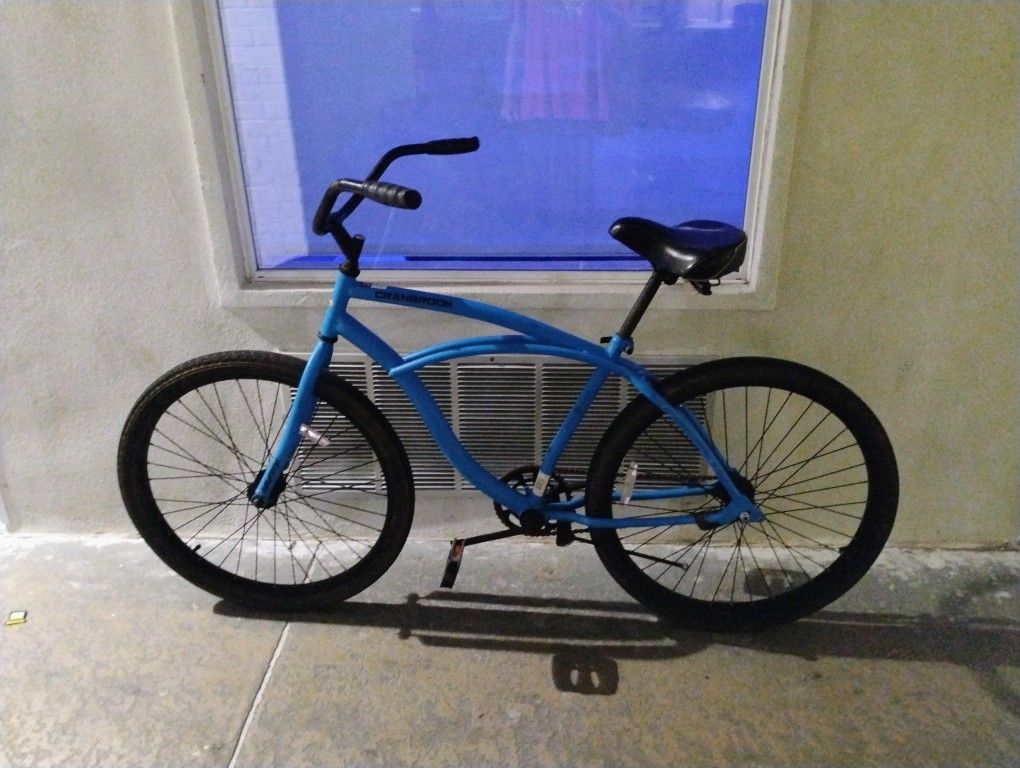 Huffy Blue beach cruiser bicycle