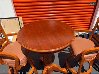 Table and chairs set