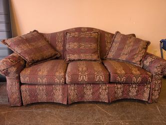 Henredon Traditional Three-Seat Sofa with Skirted Base