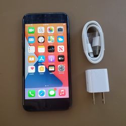 iPhone 7 - UNLOCKED - Like New  