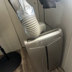 selling Air conditioner for 140 or best offer