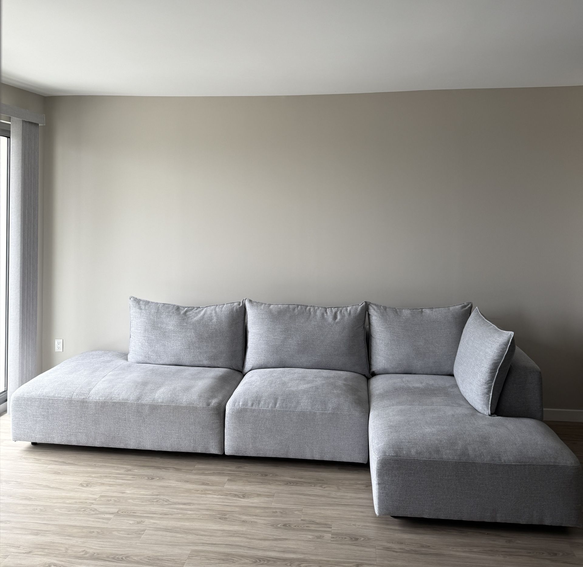 🔥 Like-New Sectional Sofa Couch