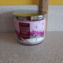 Bath & Body Works 14.5 Oz Scented Candle,  Twisted Peppermint, New