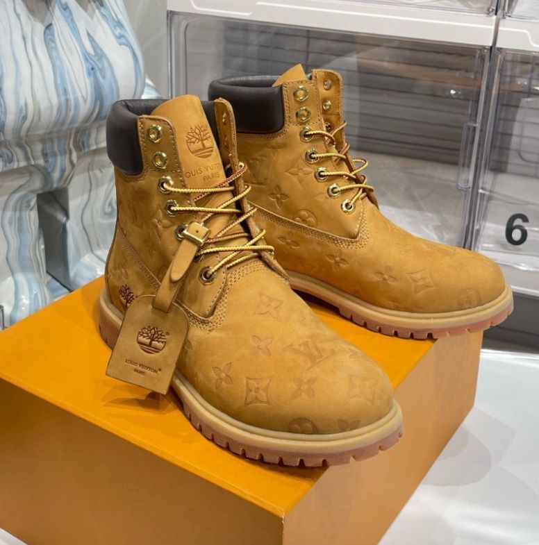 Designer Louis Vuitton Winter Boots Men’s. Available In All Sizes
