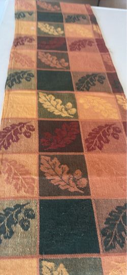 Fall Leaf Table Runner