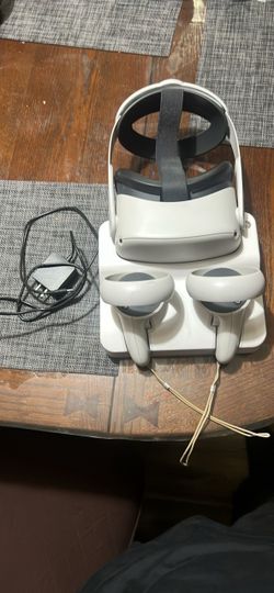Meta Quest 2 headset,headband and charger port