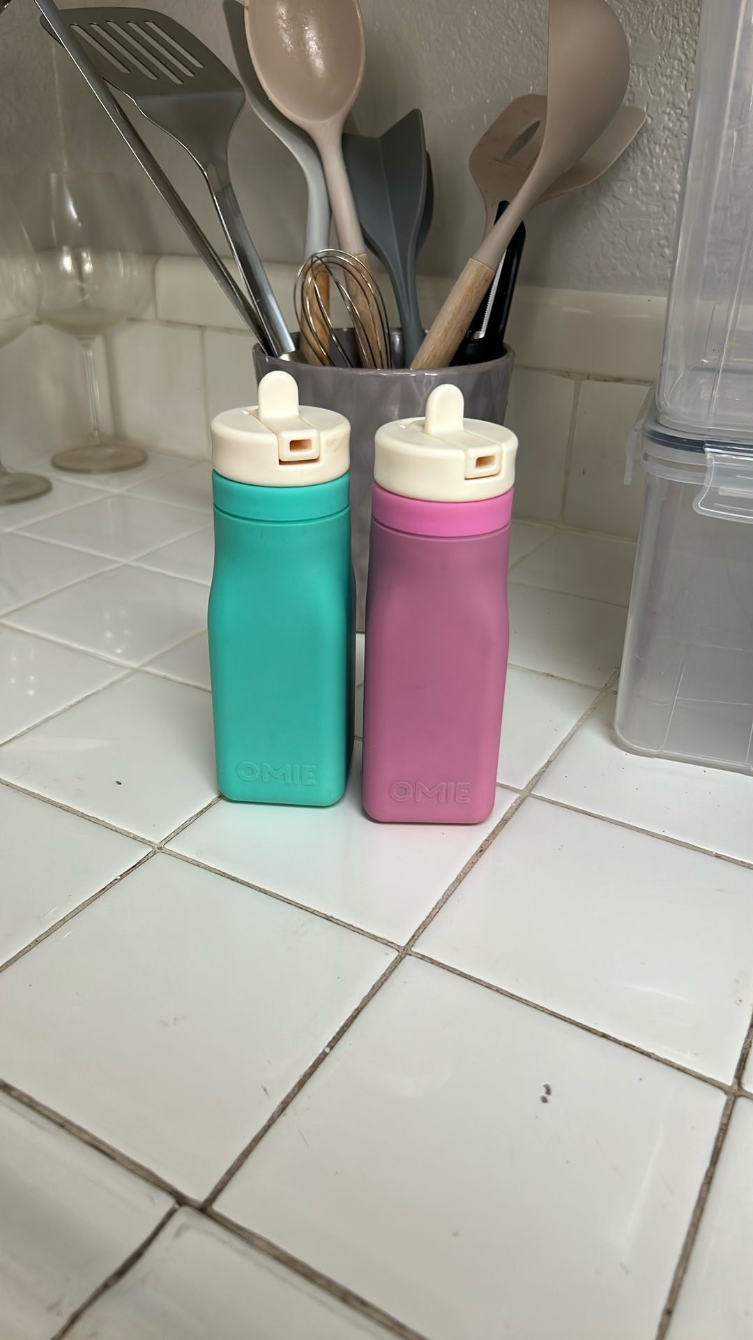 Omiebox Silicone Water Bottle