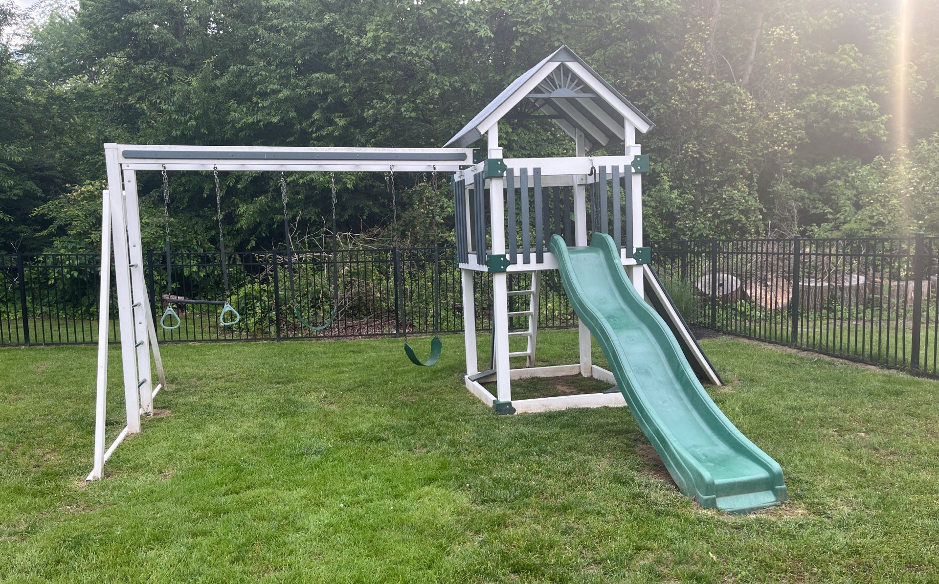 Swing Set Color: Green