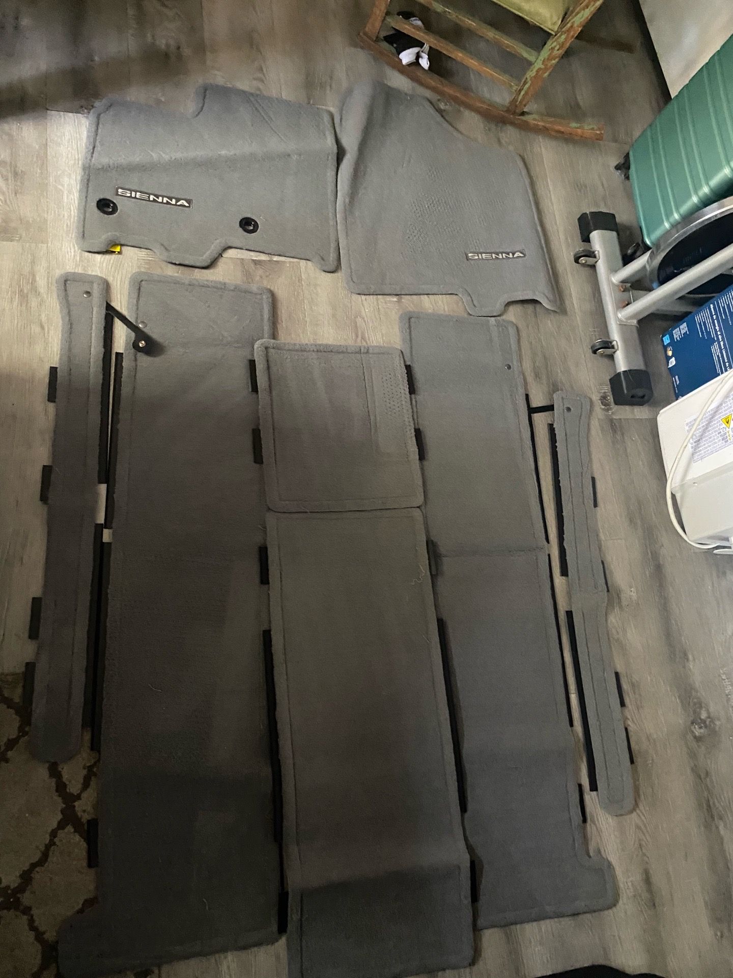 Toyota Sienna 8pc set carpet floor mats light gray