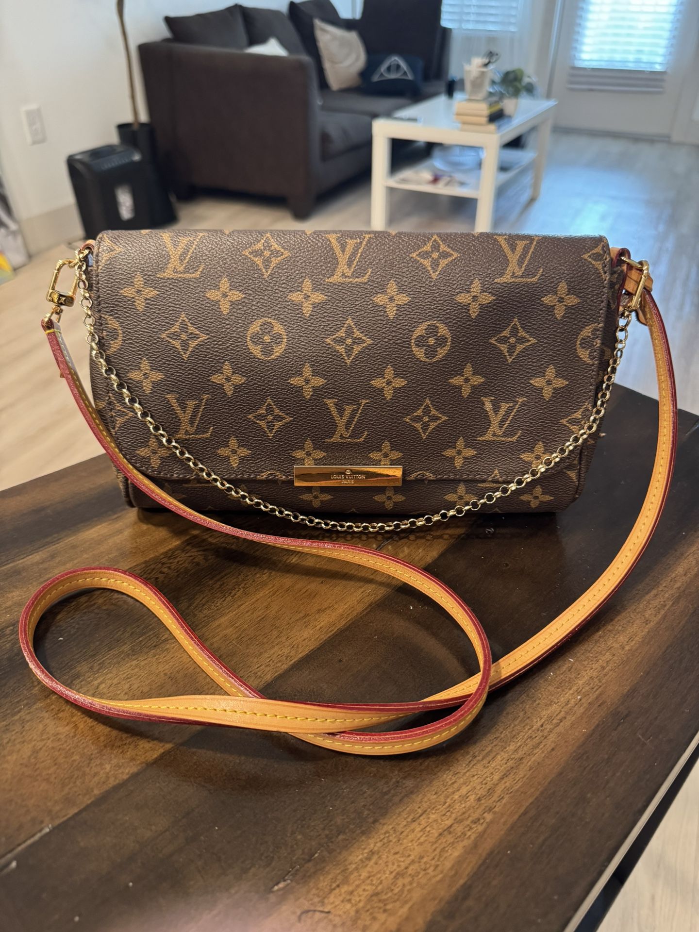 Pre-Owned Favorite Handbag Monogram Canvas MM
