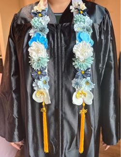 Floral graduation lei