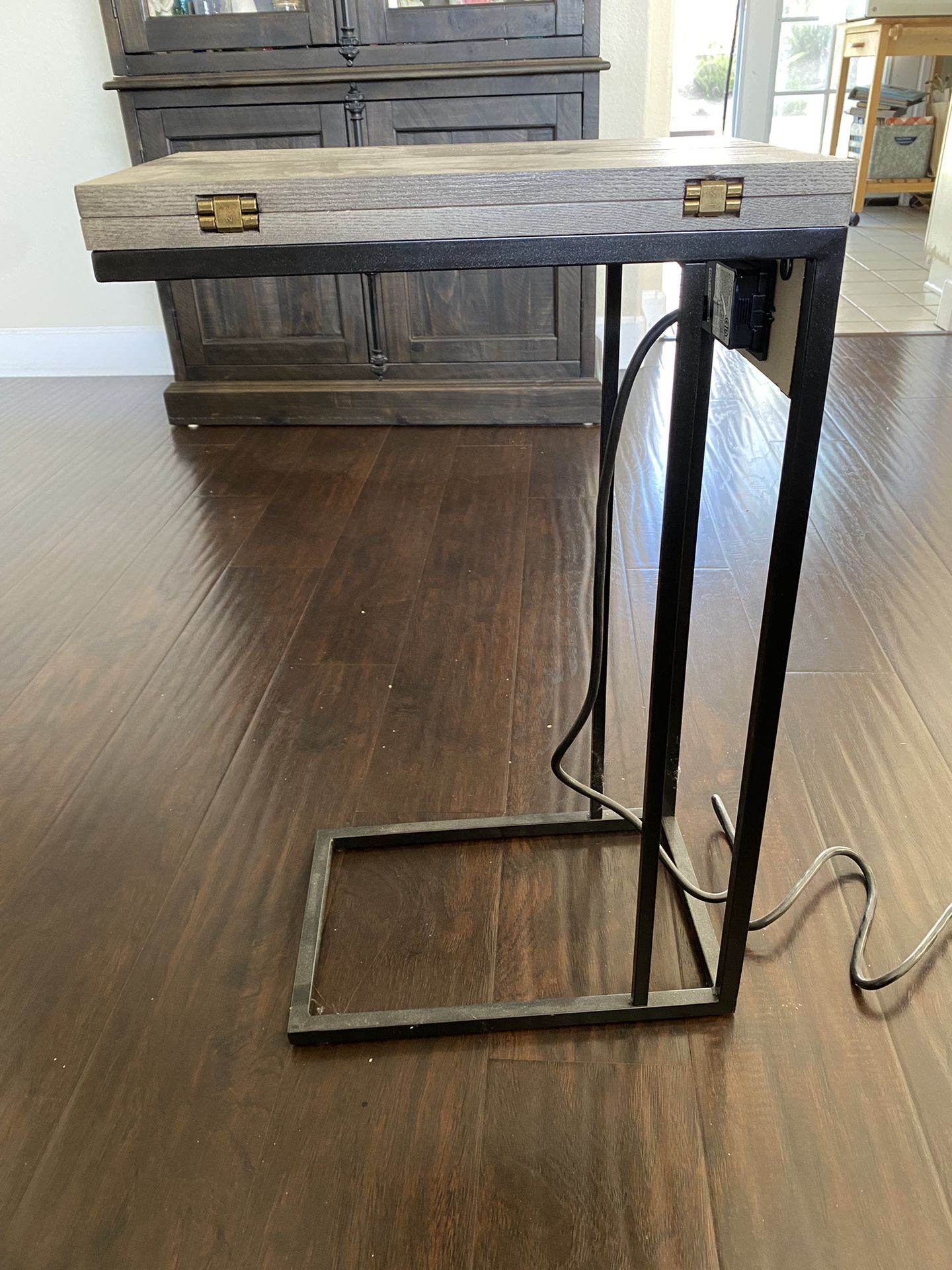End Table W/plugs