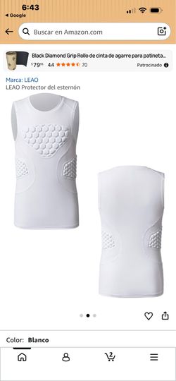 LEAO presenta un diseño blanco al sin mangas con protección hexagonal en el pecho y las costillas.