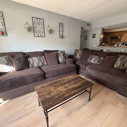 Comfy Couches!! 🤎🤎