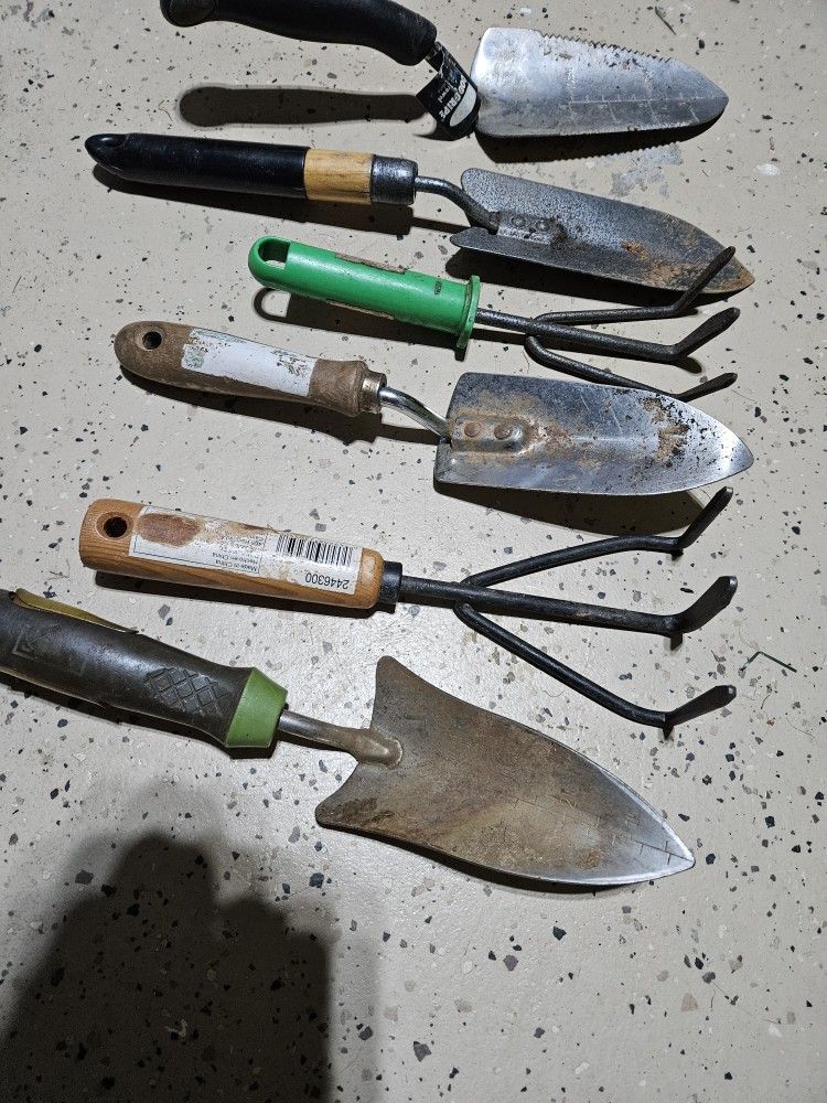 YARD TOOLS. ERRAMIENTA DE YARDA