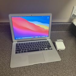 MacBook Air 13in i5 Laptop 4gb Ram 256GB SSD W/Lifetime Office