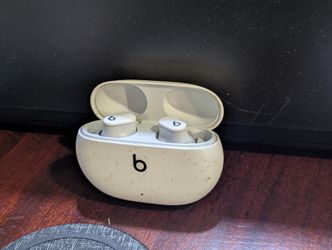Beats Studio Buds