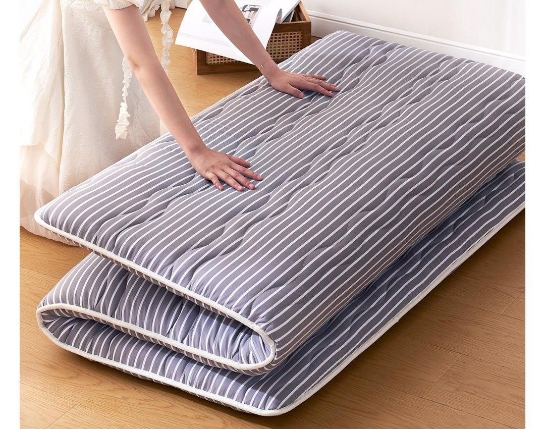 Japanese Floor Mattress - Size: Queens 