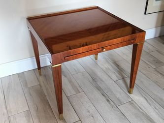Vintage Mid Century Elegant Side Lamp Table by Henredon With A Pull Out Tray.