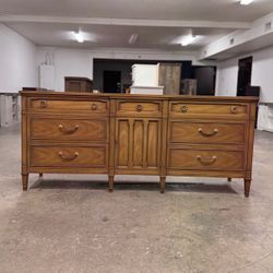 Stunning Vintage Mid Century Modern Drexel 9 Drawer Dresser Chest / Buffet / Sideboard