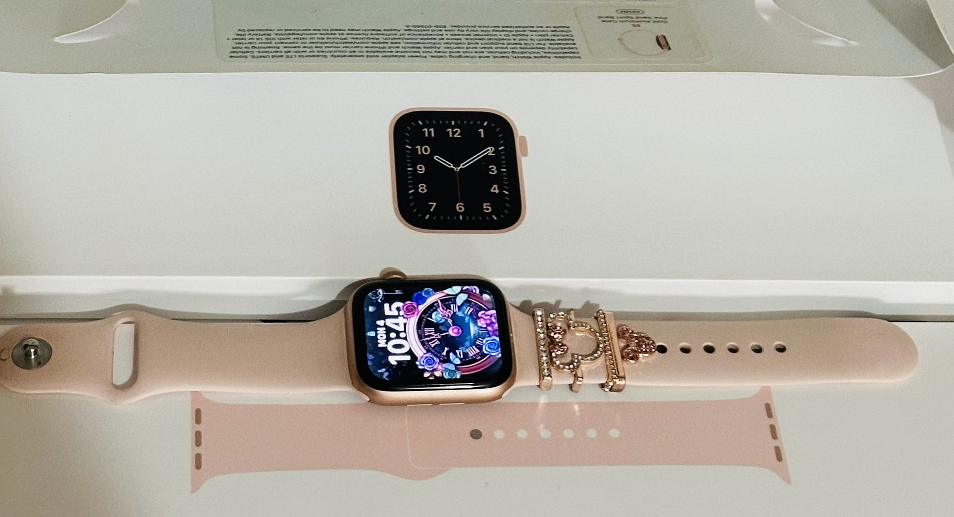 Apple SE Watch 44MM Like New W/box +extras