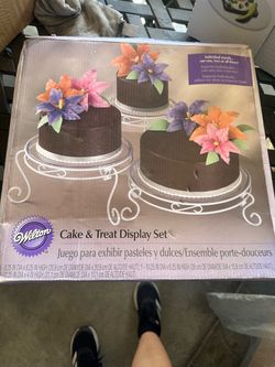 Wilton cake and treat display set
