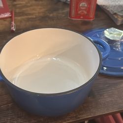 Brand New 4  Quqrt Cast iron Dutch Oven
