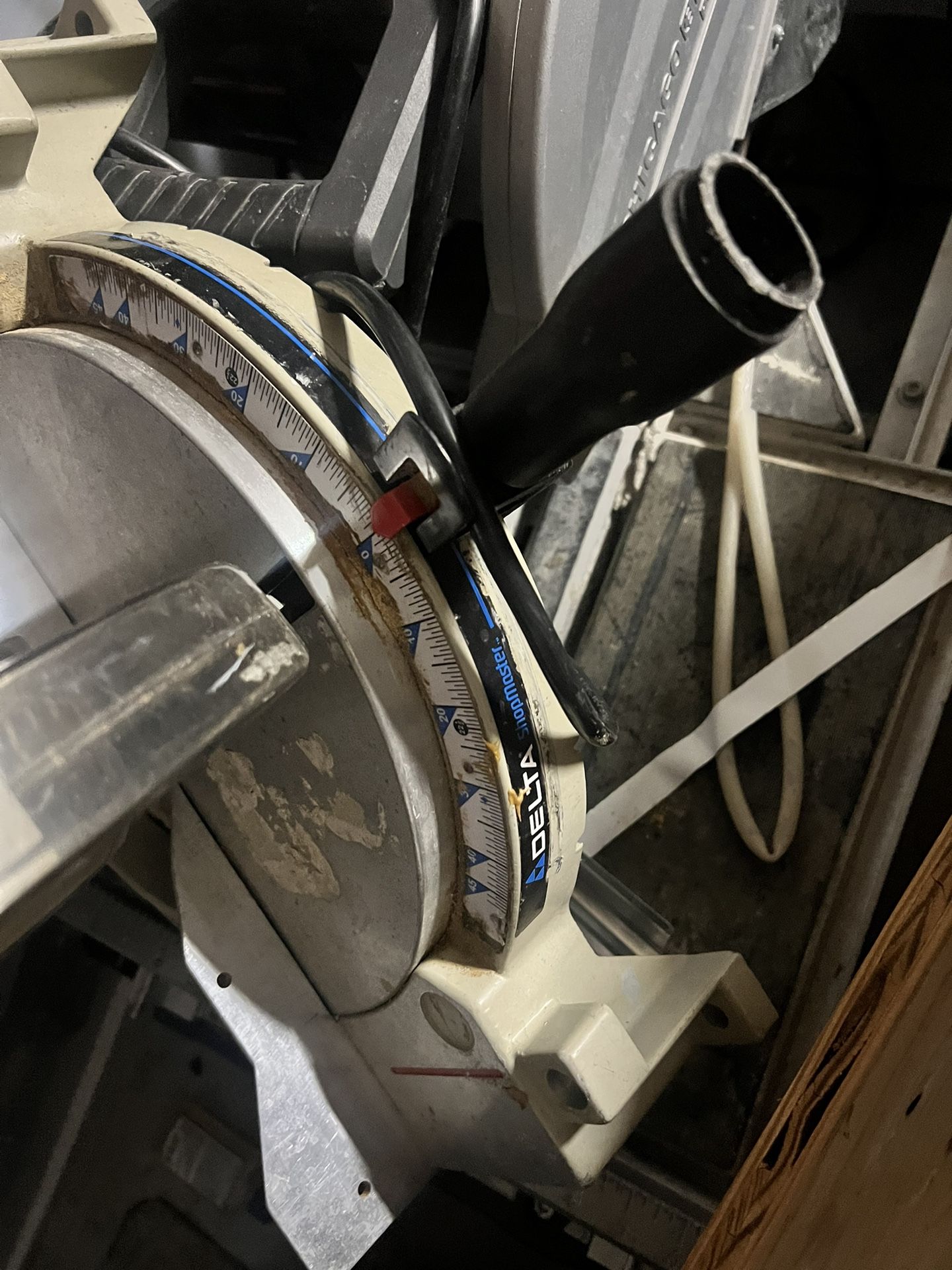 Delta tile saw