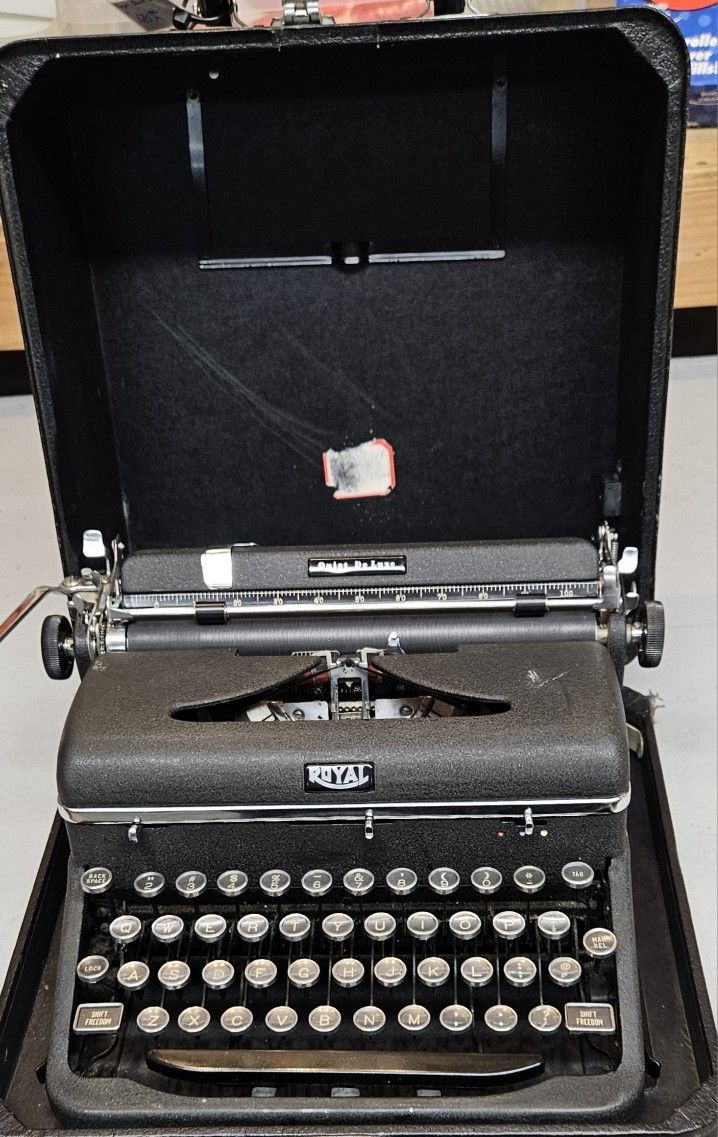 Vintage "ROYAL QUIET DELUXE" Typewriters