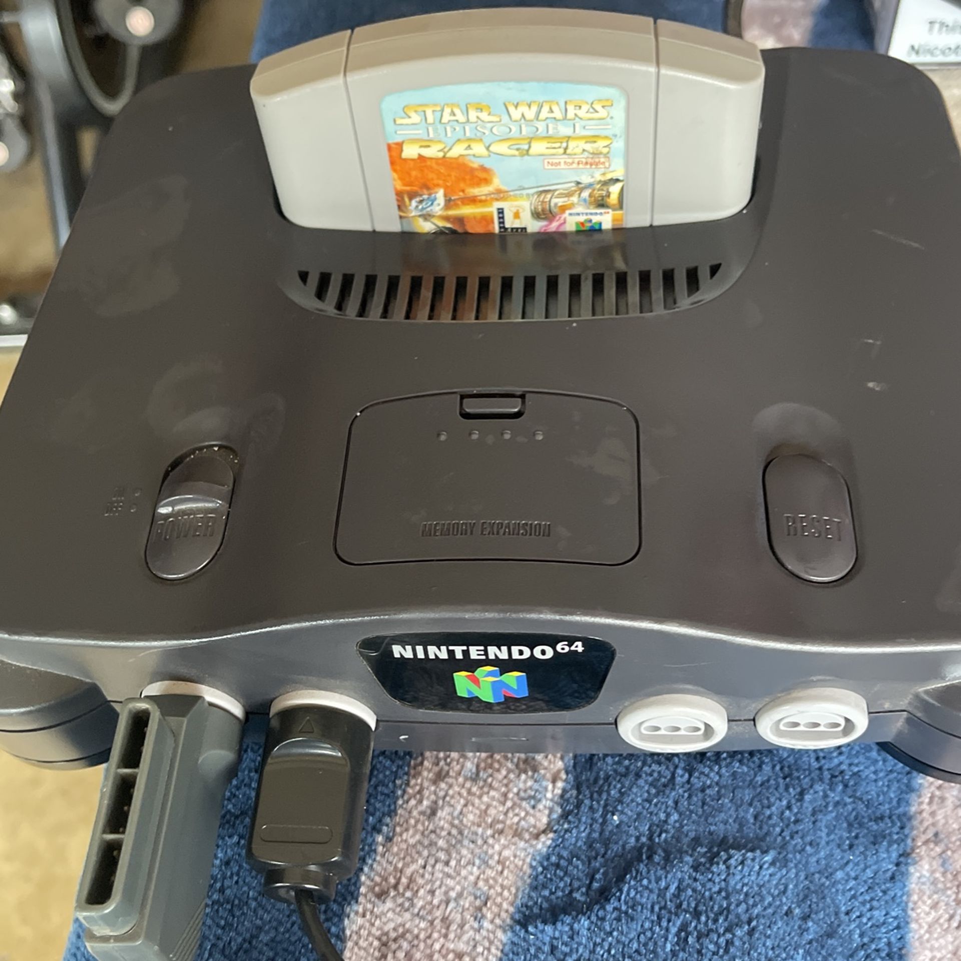 Nintendo 64 two controllers one game