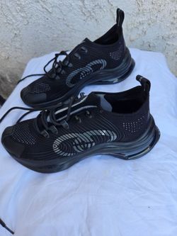 Gucci woman run low cut sneakers size 6.5 to absolutely like new made in Italy not China for $150 firm in upland ca no delivery
