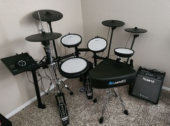 ROLAND TD-17KVX V DRUM SET***NEW CONDITION***