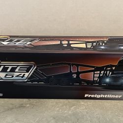  Hot Wheels Exclusive  Elite 64 | Freightliner Cascadia | 6-Car Transporter. New