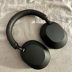 Black Sony WH-1000XM5 (XM5)