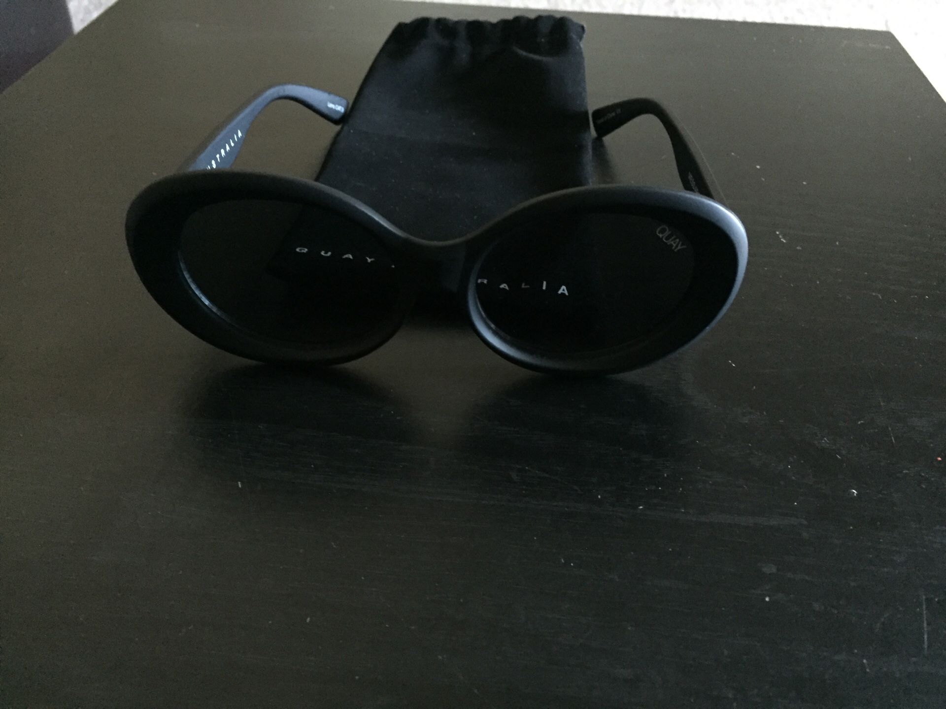 Quay Australia (matte black)