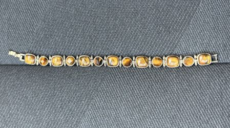 MONET VINTAGE GOLD TONE BRACELET