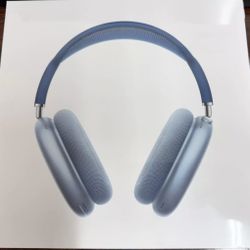 AirPod Maxes 