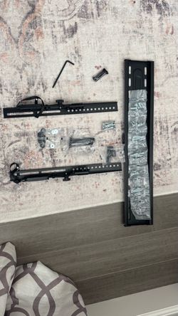 24 - 55 inch TV mount. Never used