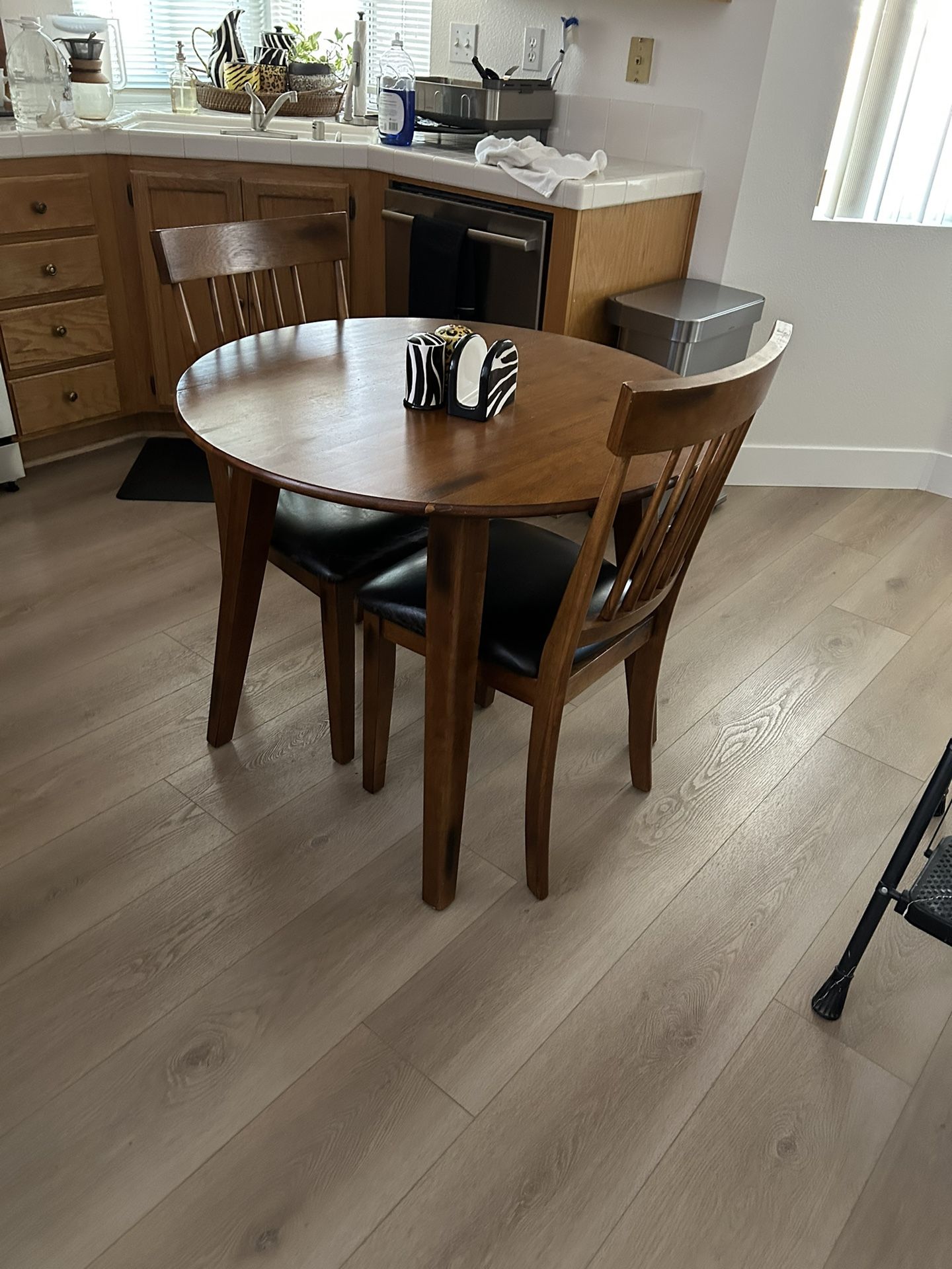 Small Round Kitchen Table